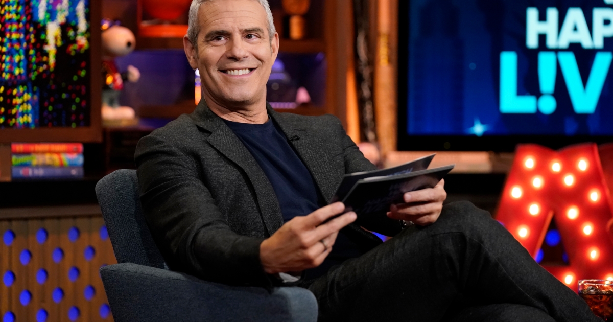 Andy Cohen revient sur les remarques "disponibles" de Mauricio Umansky