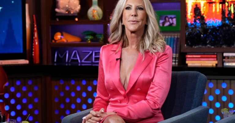 Vicki Gunvalson casse l&rsquo;implant du juge Tamra sur Watch What Happens Live