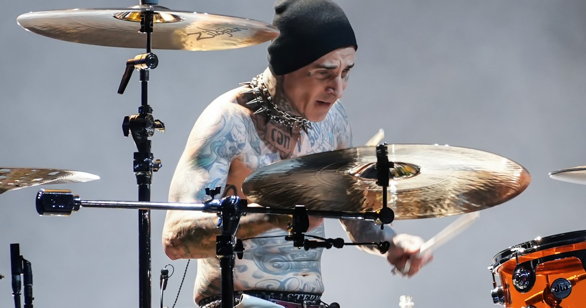 Travis Barker se précipite chez lui pour une « affaire familiale urgente »