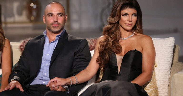 Joe Gorga plaisante sur sœur Teresa Giudice lors de son spectacle comique