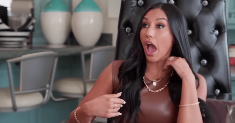 Pourquoi les fans soupçonnent Monica Garcia d&rsquo;avoir volé la bague de Lisa Barlow