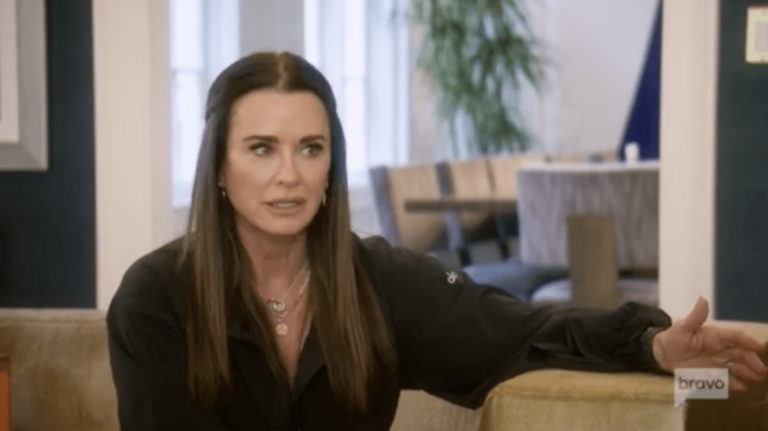 Kyle Richards divulgue son thé de rupture à la presse et GASLIGHTS sa famille au milieu de sa liaison avec Morgan