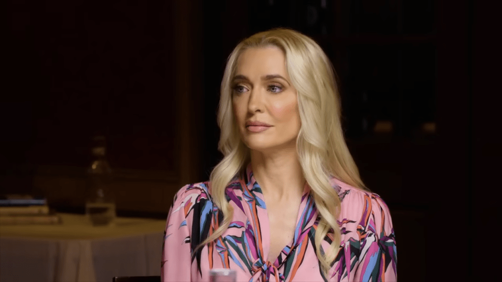 Erika Jayne dans La Femme au foyer et l'arnaqueur 2