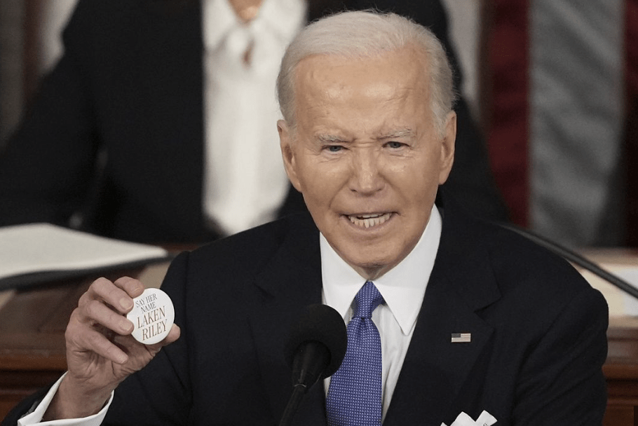 Le président Joe Biden et Laken Riley