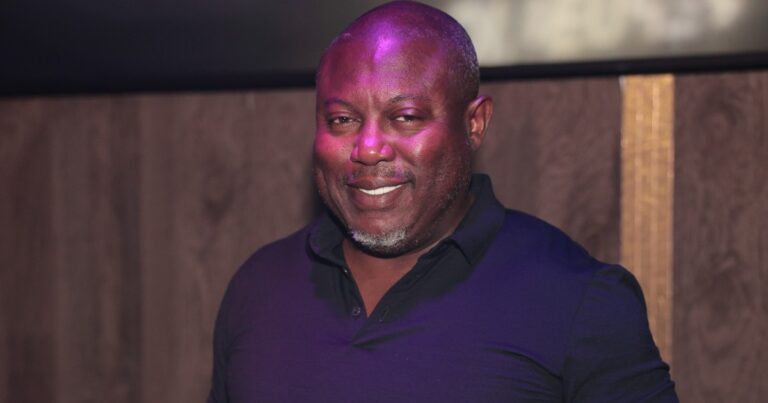 Simon Guobadia sort-il déjà avec quelqu'un de nouveau au milieu d'un divorce ?