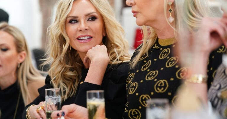 Le juge Tamra nie le retard du vol du RHOC Cast vers Londres