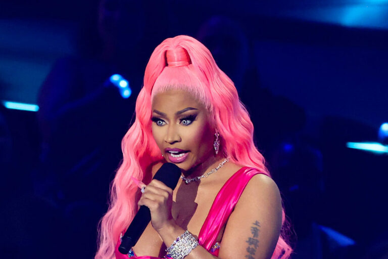 Nicki Minaj arrêtée et condamnée à une amende à l'aéroport d'Amsterdam pour possession de mauvaises herbes