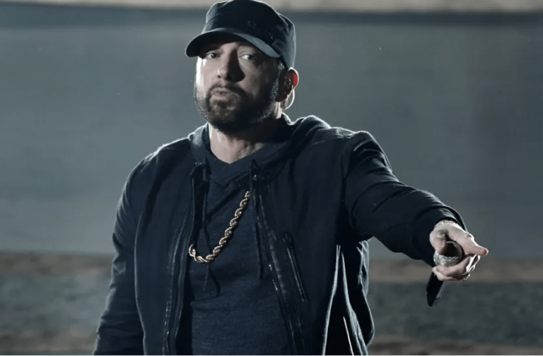 Eminem fait face à des critiques à propos des paroles de Megan Thee Stallion dans la nouvelle chanson « Houdini »