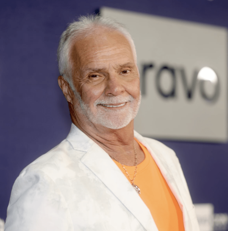 Le capitaine Lee Rosbach renverse du thé dans une querelle explosive avec Carl Radke !