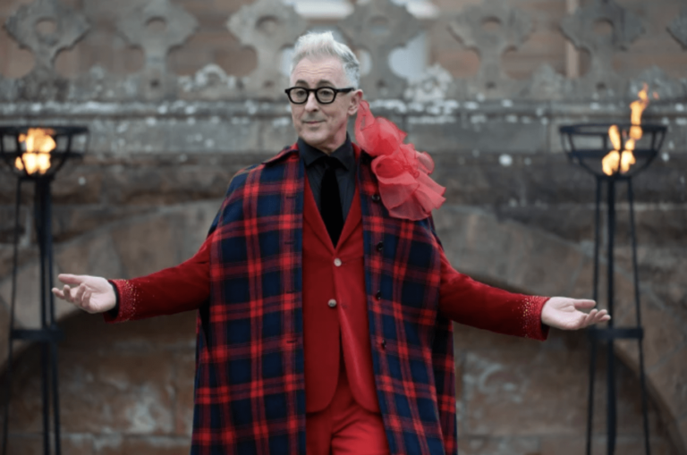 Rencontrez les stars de la télé-réalité prêtes à jouer dans le château écossais d'Alan Cumming !