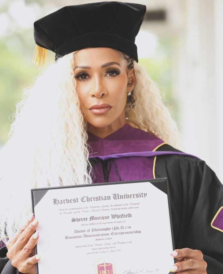 Sheree Whitfield est bluffée d'avoir changé son titre en « Dr » après avoir accepté un doctorat honorifique de Diploma Mill !