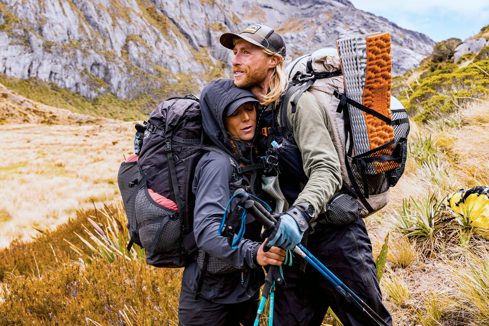 Paulina Pena et Creighton Baird s'embrassent sur Race to Survive : Nouvelle-Zélande