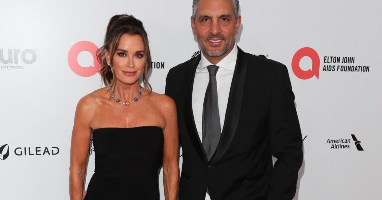 L'ex de Kyle Richards, Mauricio Umansky, se rapproche de Nikita Kahn