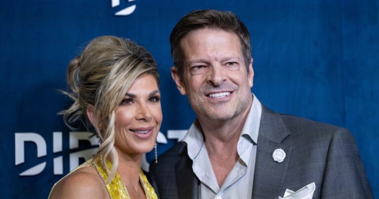 La Femme silencieuse envoie un message d'amour à Alexis Bellino après la première de Frosty