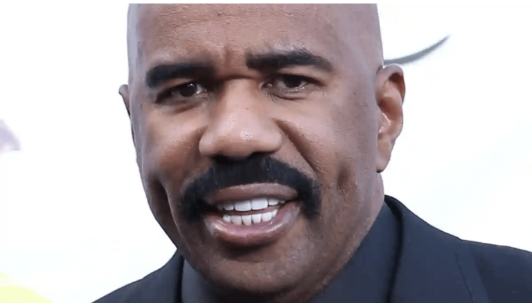 Steve Harvey choqué et sans voix ! Une « querelle de famille » devient folle après une réponse DÉGUEULASSE qui fait taire la foule !