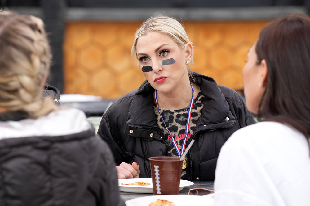 Gina Kirschenheiter après avoir joué au flag-football sur RHOC Sesaon 18.