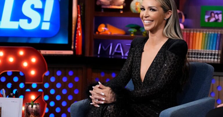 Scheana Shay semble avoir été mordue et poussée par le cheval de la garde du roi
