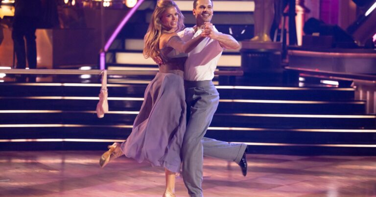 Brooks Nader Gleb Savchenko embrassé devant la presse au DWTS