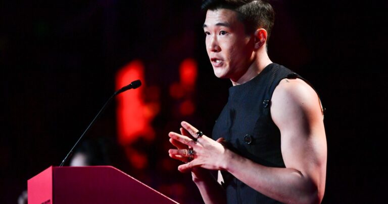 Joel Kim Booster dit que Shannon Beador traite les gens de « sous-humains »