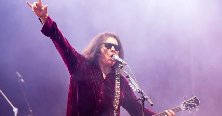 Gene Simmons rejoint Dancing with the Stars pour la soirée « Hair Metal »