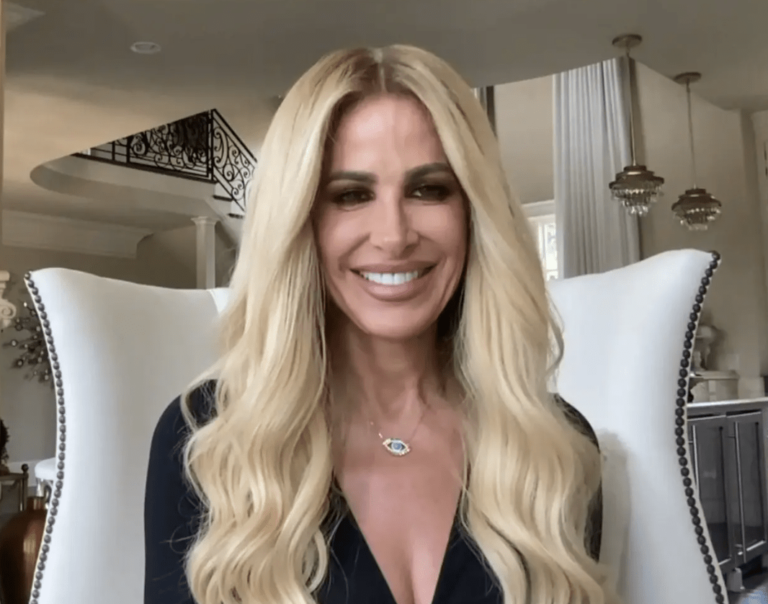 Kim Zolciak accuse son ex Kroy Biermann d'espionnage et de dormir dans son placard !