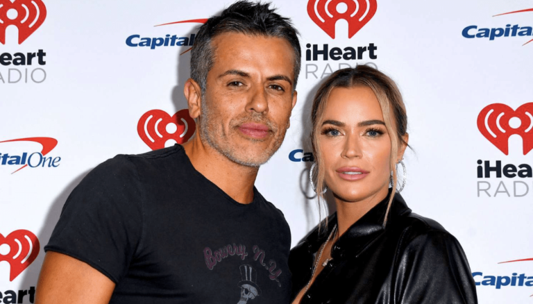 Edwin Arroyave a l'air tendu alors qu'il publie un article sur les « jours sombres » après la demande de divorce de Teddi Mellencamp !