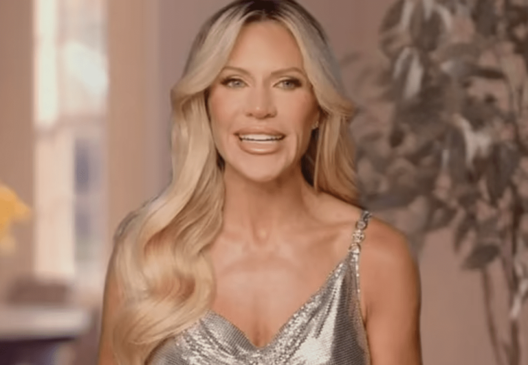 Jennifer Pedranti du RHOC FUIT les textes de Tamra Judge la qualifiant de « photo inspirée » avant d'ombrager son corps à la réunion !