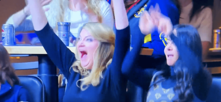 Le geste torride d'un fan des Nuggets devient viral lors d'un match NBA !