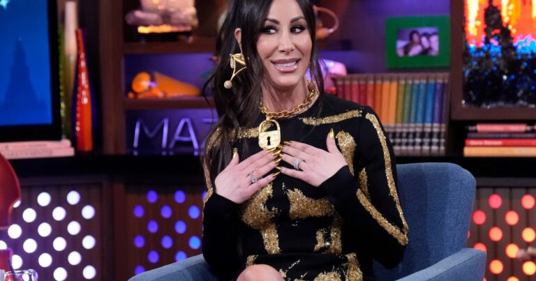 Angie K réagit au fait que Meredith Marks l'a expulsée de la Bat Mitzvah