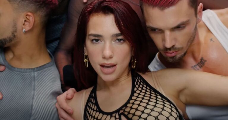 Dua Lipa associe lingerie et manteau de fourrure dans de superbes nouvelles photos