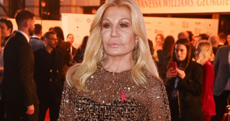 Il faut voir la transformation spectaculaire de la beauté de Donatella Versace pour le croire