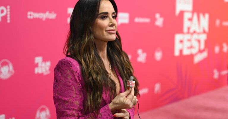 Kyle Richards « accueillera » Mauricio Umansky pendant les vacances