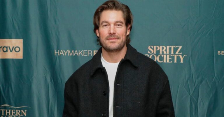 Théories du complot du charme du Sud de JT Thomas Craig Conover