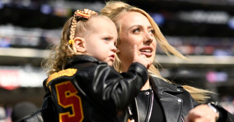 Brittany Mahomes partage d'adorables photos de sa fille en robe sur Instagram
