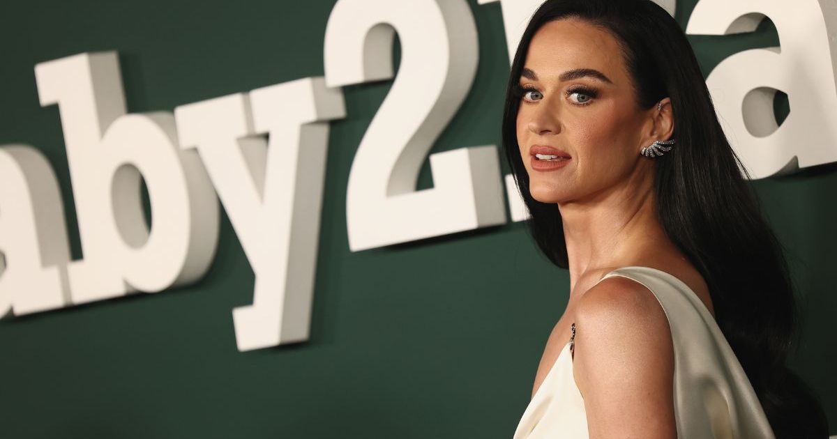 Katy Perry a maintenu son bâton de test de grossesse à partir du moment où elle a conçu Daisy Dove Bloom