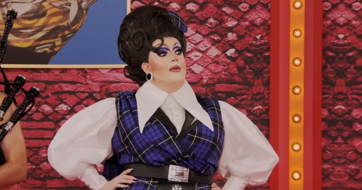 Lawrence Chaney canalise l'animateur des traîtres Alan Cumming