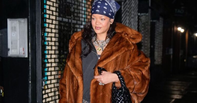 Rihanna fait une déclaration dans un look tout en cuir avec des lunettes de soleil funky