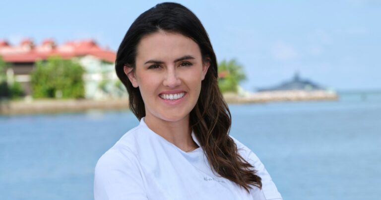 Sous le pont en bas sous: Tzarina sur l'attitude d'Anthony