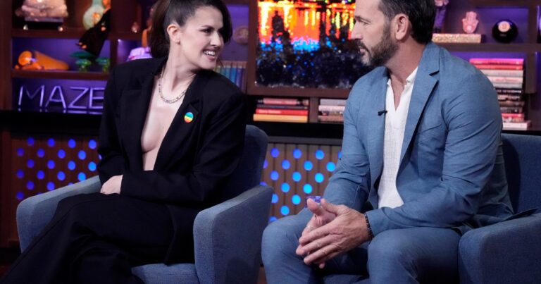 Le Capt Jason Chambers attrape la tzarina Mace-Ralph se plaindre