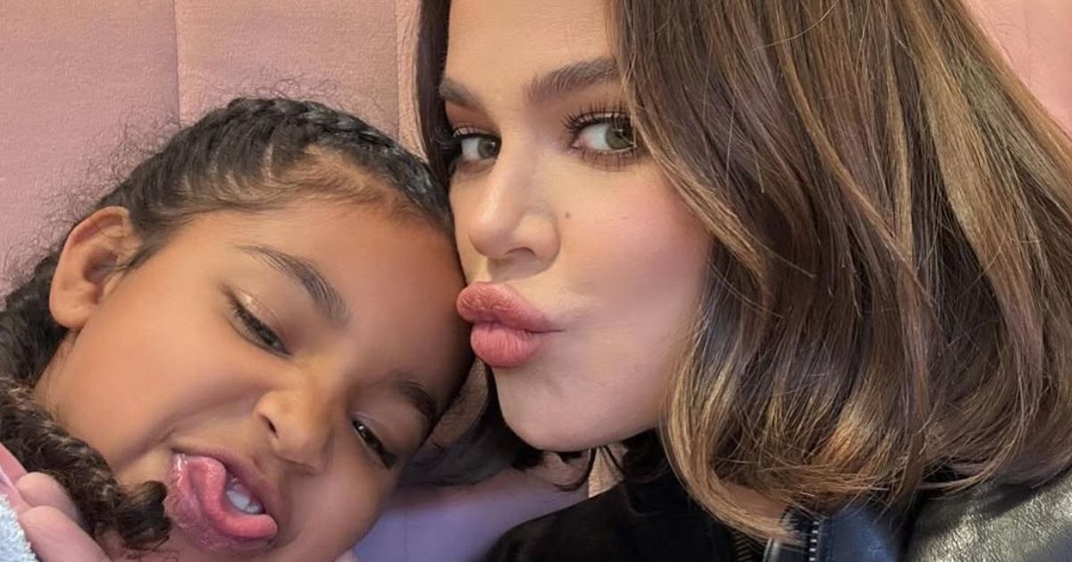 Les photos maladroites de Khloe Kardashian avec sa fille True sont parent à son meilleur