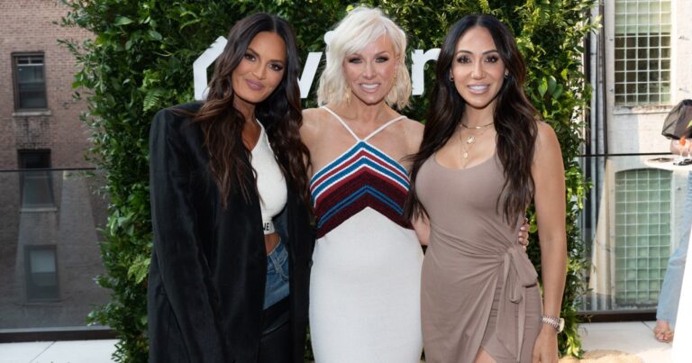 Lisa Barlow a aidé Melissa Gorga avec Sprinkle Cookies Business- Reality Tea