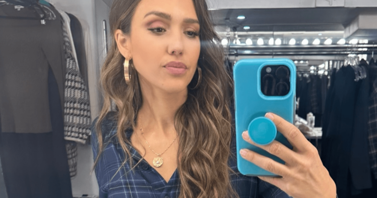 Jessica Alba passe un dimanche artistique dans de nouvelles photos