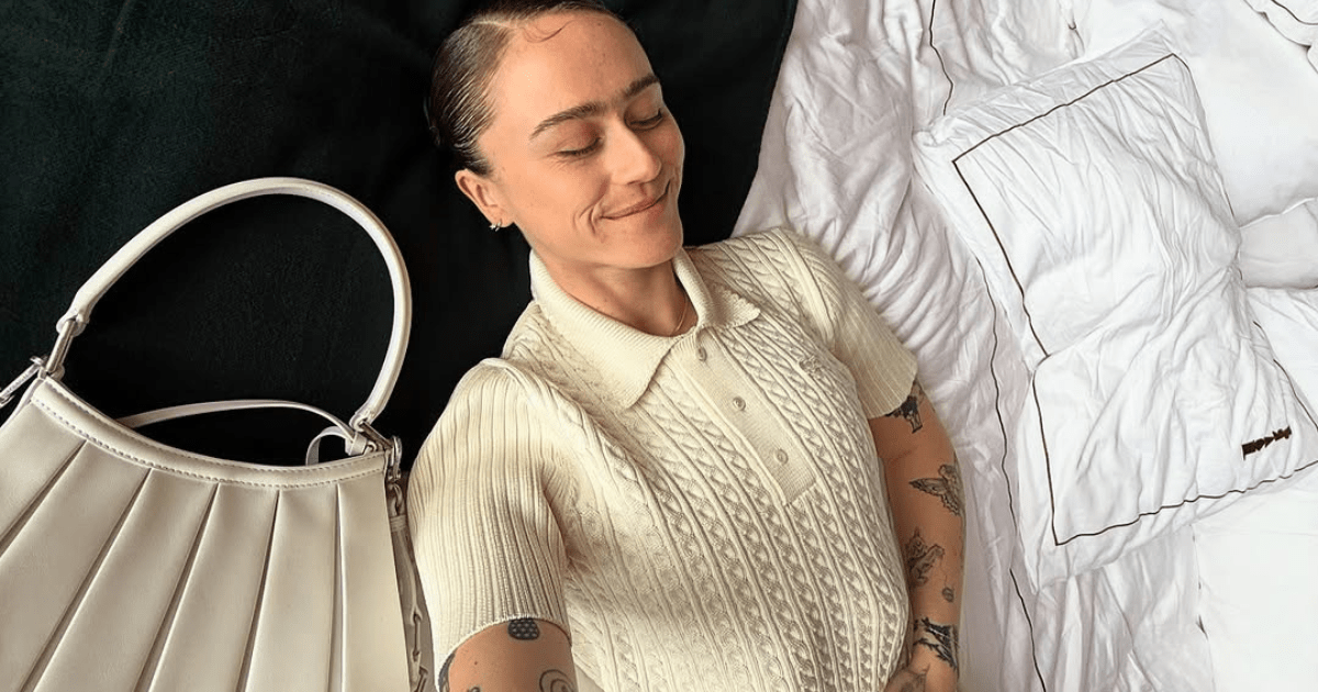 La belle-fille de Kamala Harris, Ella Emhoff, les photos de Paris se concentrent sur la mini jupe de tennis