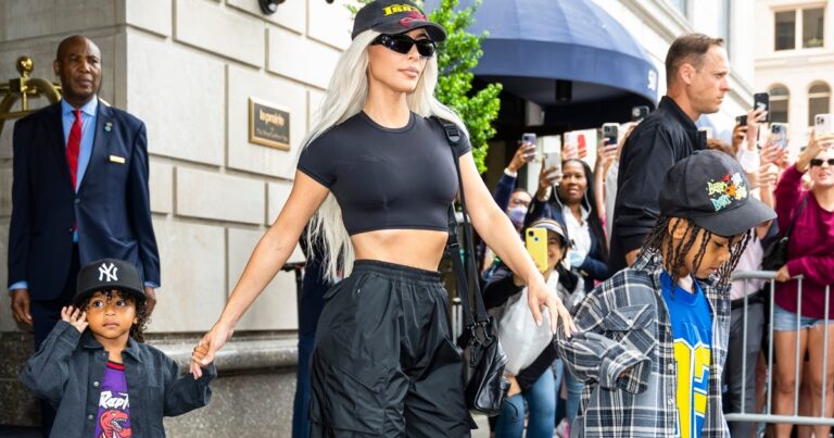 Les photos du dîner de Kim Kardashian avec les enfants sont si chics