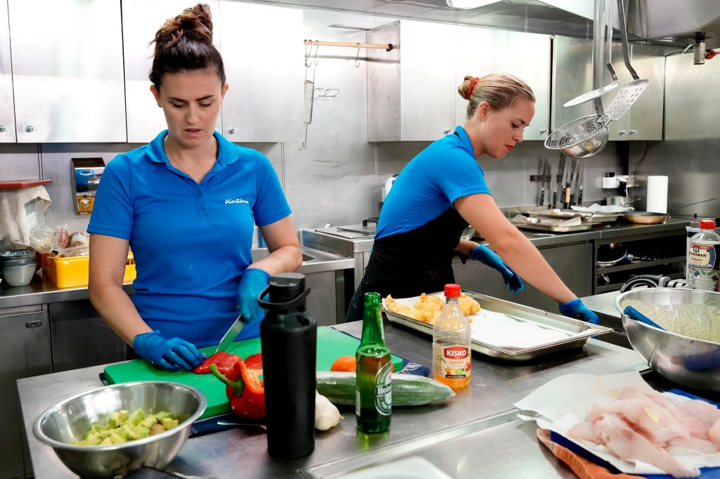 Sous le pont en bas sous - tzarina mace-ralph