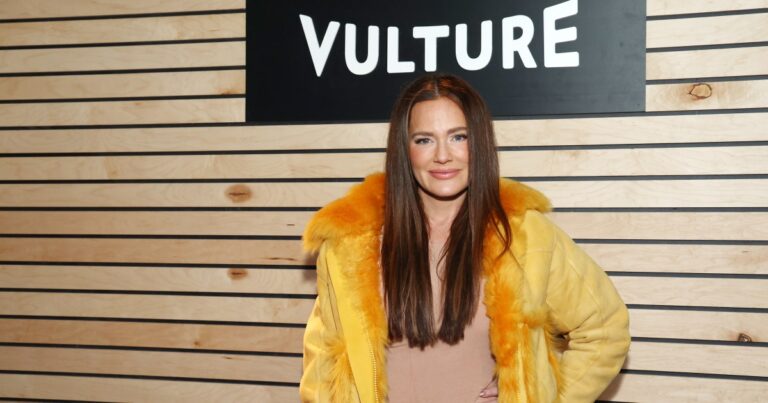 Meredith Marks a-t-il été suspendu de Rhoslc?