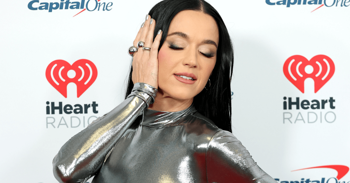 Le voyage d'espace d'origine bleu de Katy Perry étimule les mèmes en ligne