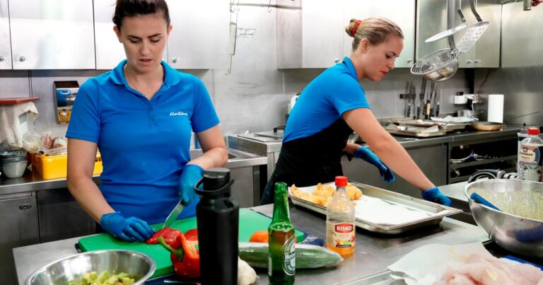 Regarder: en dessous du deck vers le bas sous la saison 3 Episode 13 Aperçu