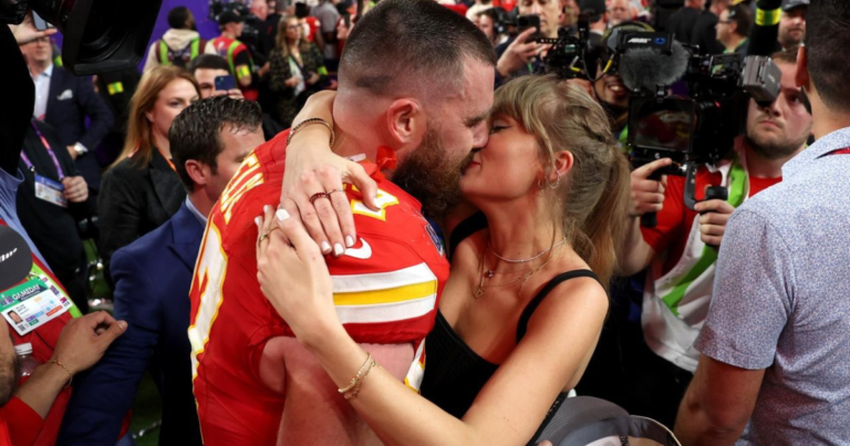 Taylor Swift et Travis Kelce ont créé une «famille» ensemble, réclament des «initiés»