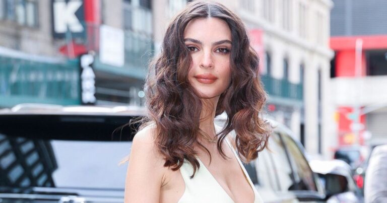 Vidéo de la réaction d'Emily Ratajkowski à Blue Origin Space Trip devient viral